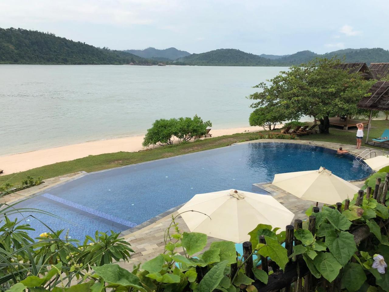 Telunas Private Island Hotel Sugi Buitenkant foto