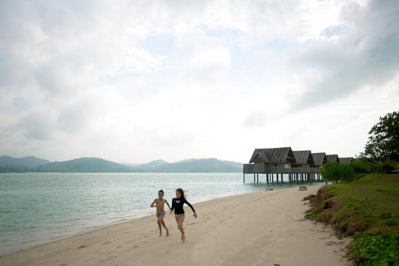 Telunas Private Island Hotel Sugi Buitenkant foto